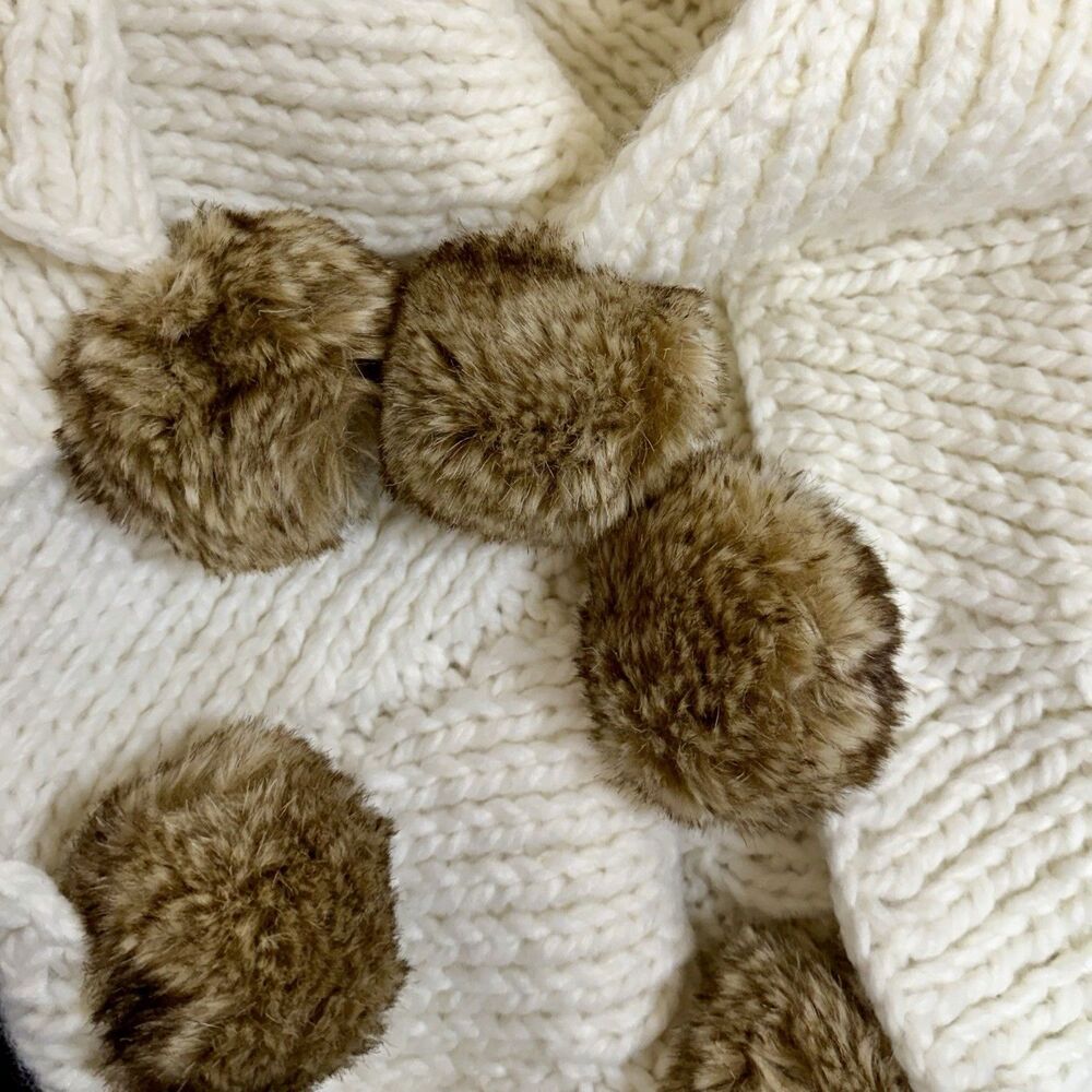 Pottery Barn White Chunky Knit Faux Fur Pom Pom Trim Throw Blanket 50”x60” - Picture 4 of 7